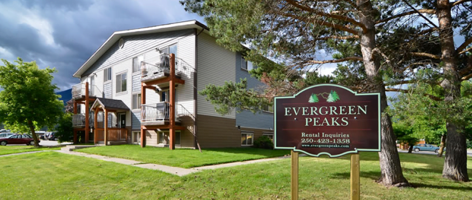 evergreen apartments sign and building