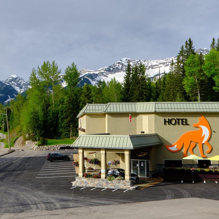 Fernie Fox Holtel exterior view